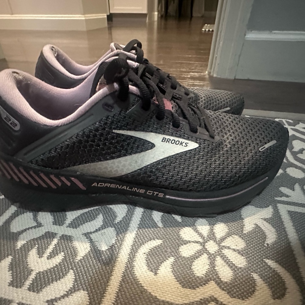 Brooks Women's Athletic Shoes - Black and Pink